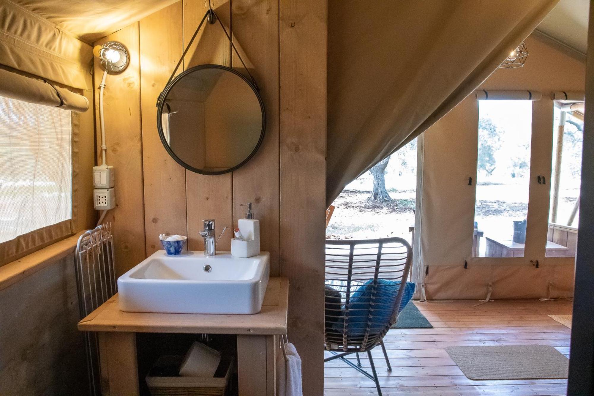 Domus Olea Glamping Hotel Челие Месапика Екстериор снимка